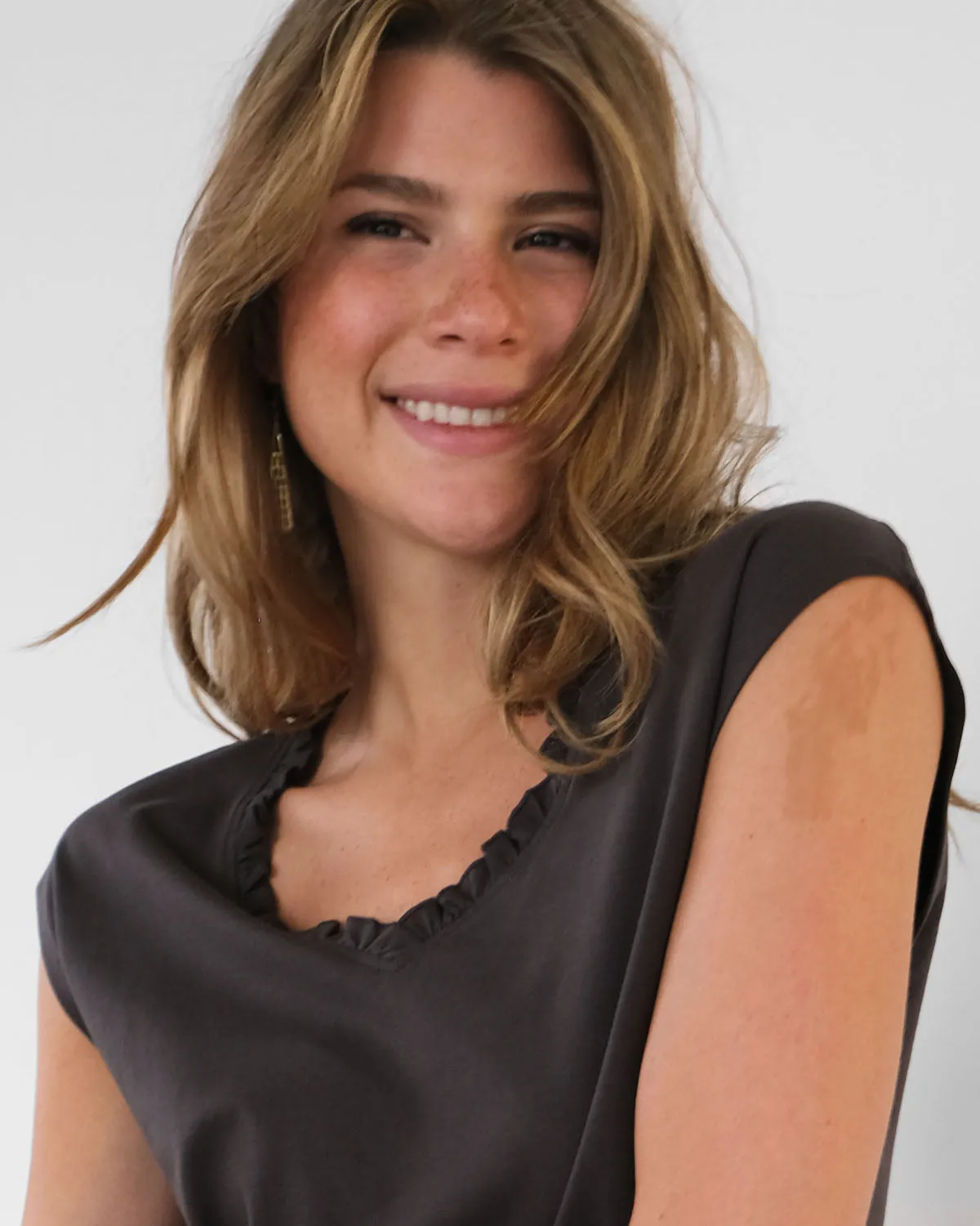 AMBROISE tank in Charcoal